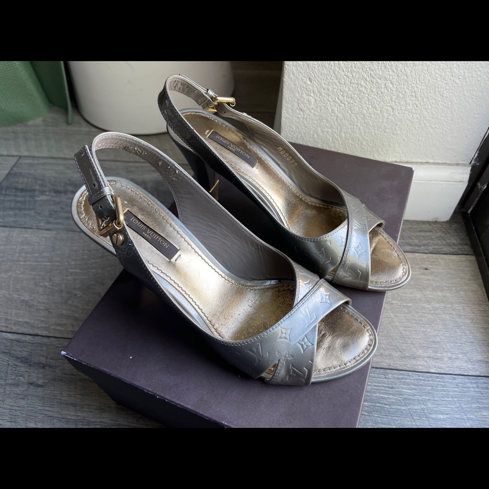 Louis Vuitton Women’s Gris Vernis Slingback Heels